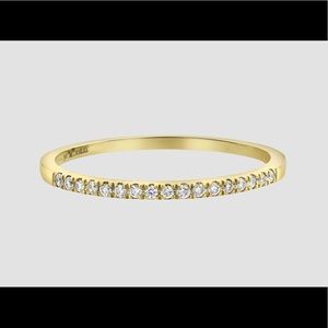 Noemie - size 6.5, yellow gold, petite diamond band